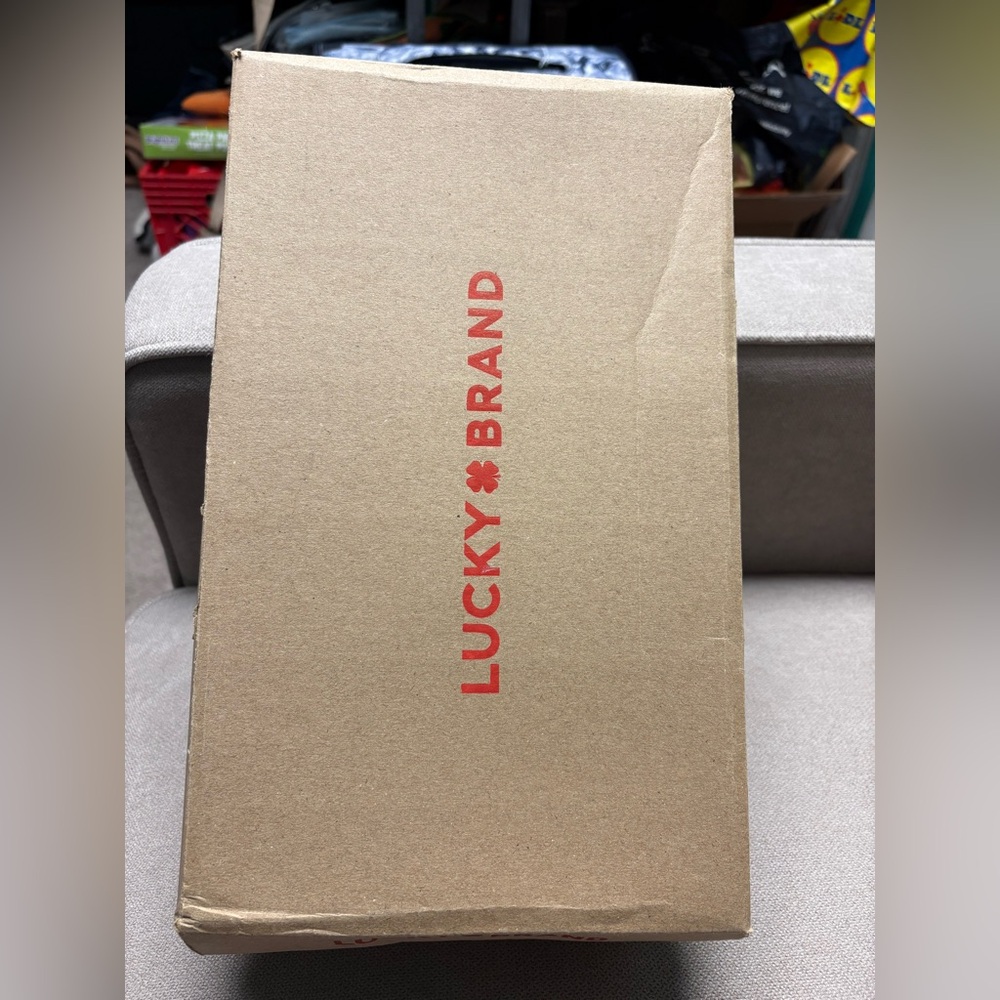 Size 6M Lucky Brand,
Black Ankle Strap Women's flats shoe
NEW IN BOX - Picture 10 of 10